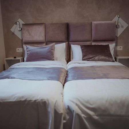 Hotel Onyx Expo Jette Buitenkant foto