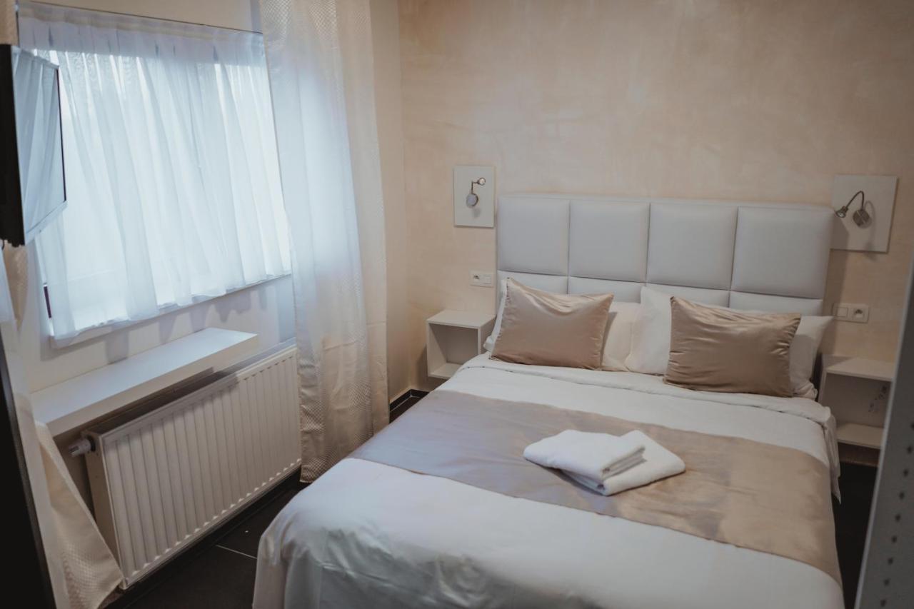 Hotel Onyx Expo Jette Buitenkant foto