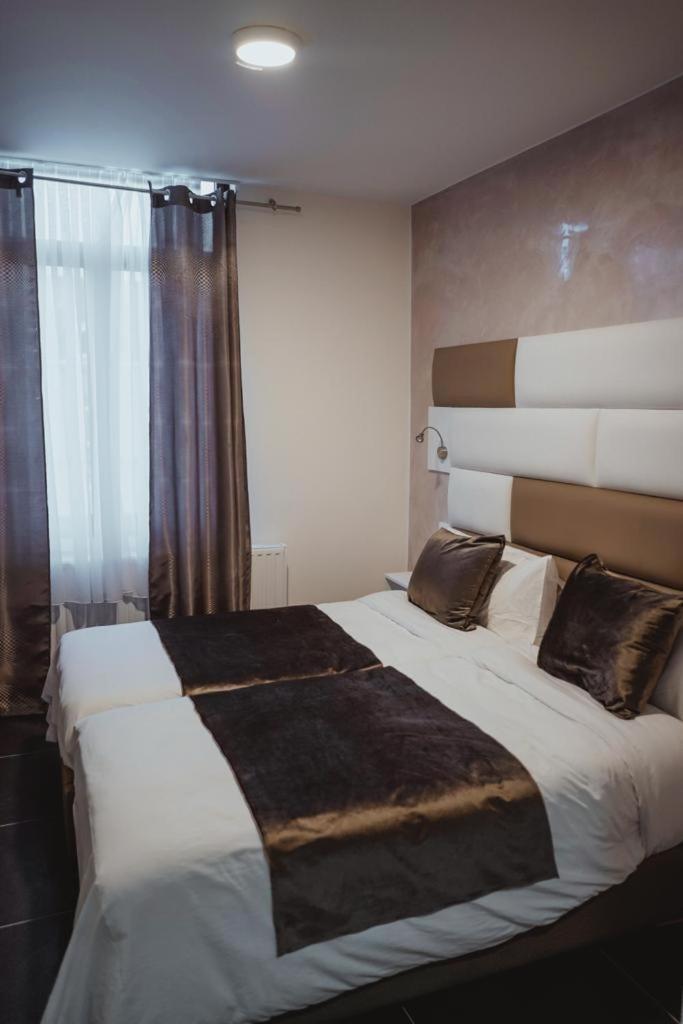 Hotel Onyx Expo Jette Buitenkant foto
