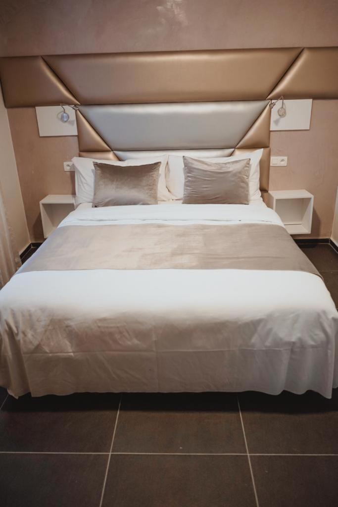 Hotel Onyx Expo Jette Buitenkant foto
